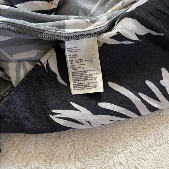 ✨SOLD✨ H&M x Anna Glover • Long Sleeve Button Down Dress with Tie - Picture 7 of 9